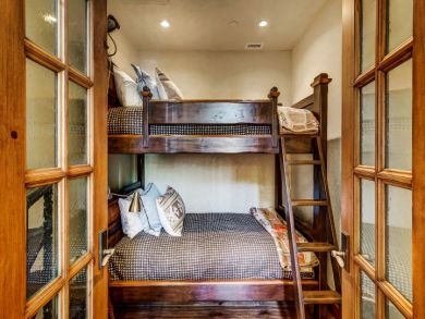 Posh Five Bedroom Luxury Ski Home Steps to Lift